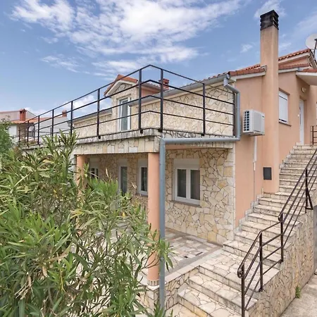 Apartment 1 Bedroom Awesome In