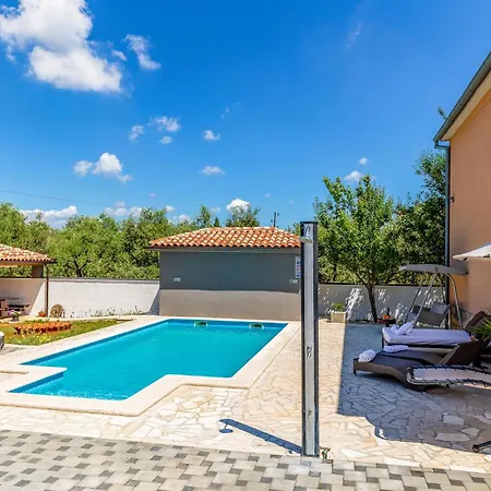 1 Bedroom Awesome In Apartman *