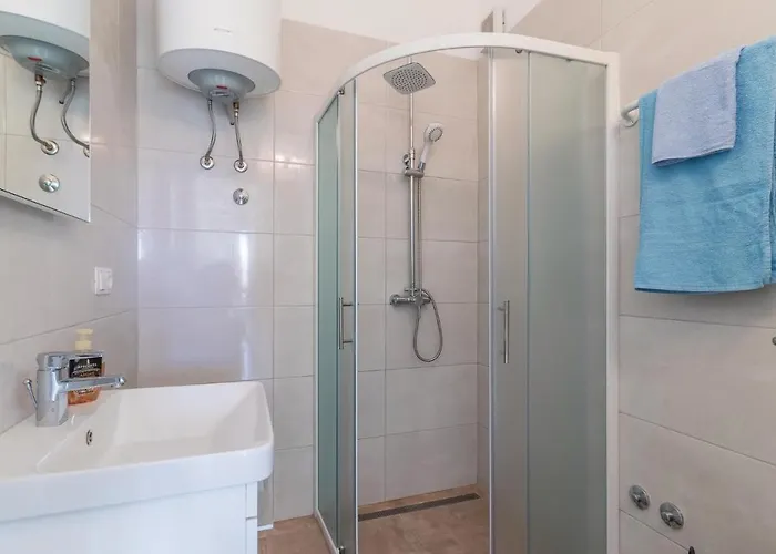 1 Bedroom Awesome In *