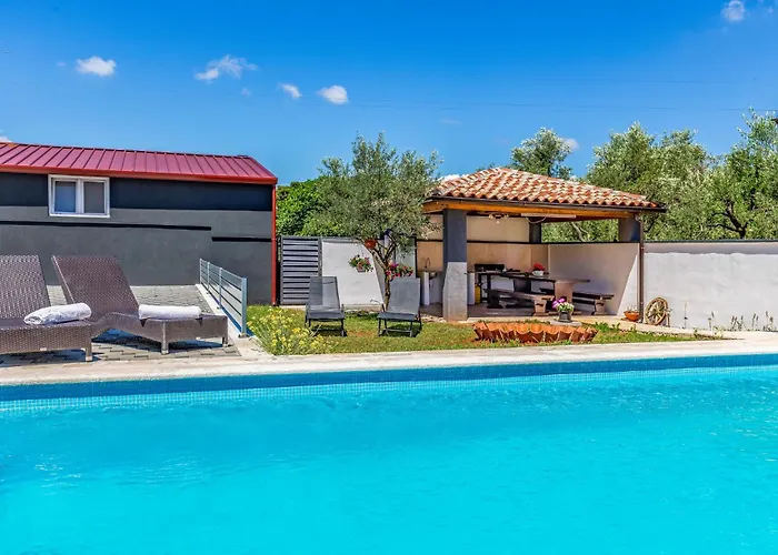 1 Bedroom Awesome In Apartman Pula