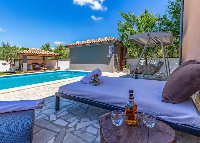 1 Bedroom Awesome In * Pula