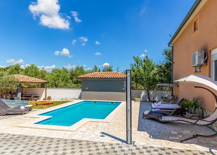 1 Bedroom Awesome In Apartman *