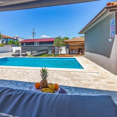 1 Bedroom Lovely In *